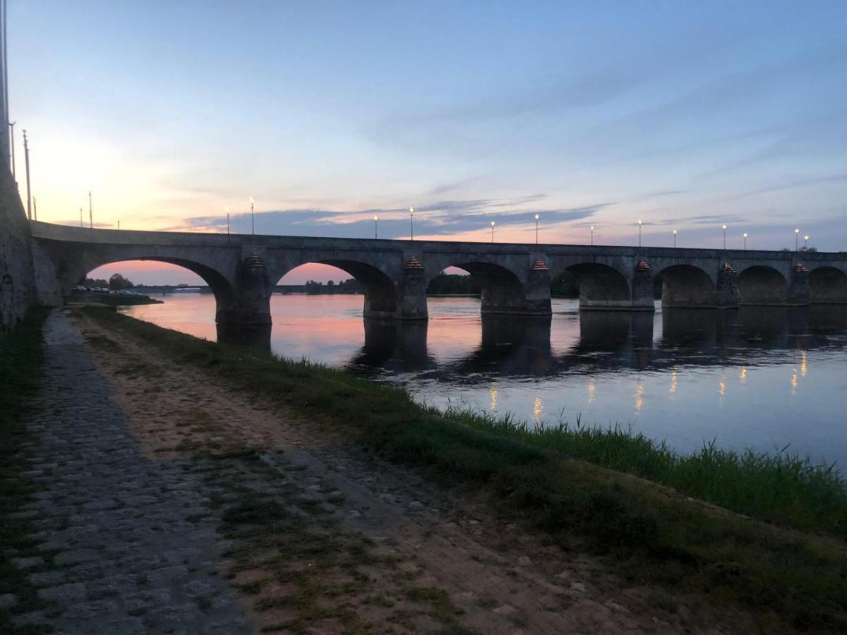 Bulles De Loire Bed & Breakfast Saumur Bagian luar foto